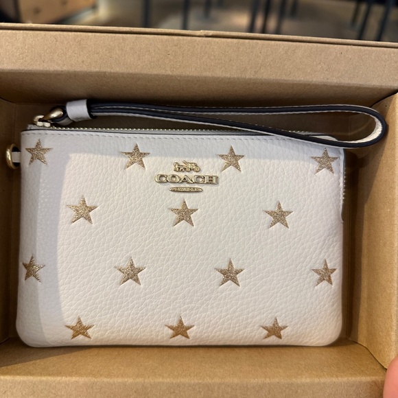 NWT! Coach CX174 Boxed Corner Zip Wristlet Gift Set With Star Print And Charms - Picture 2 of 9
